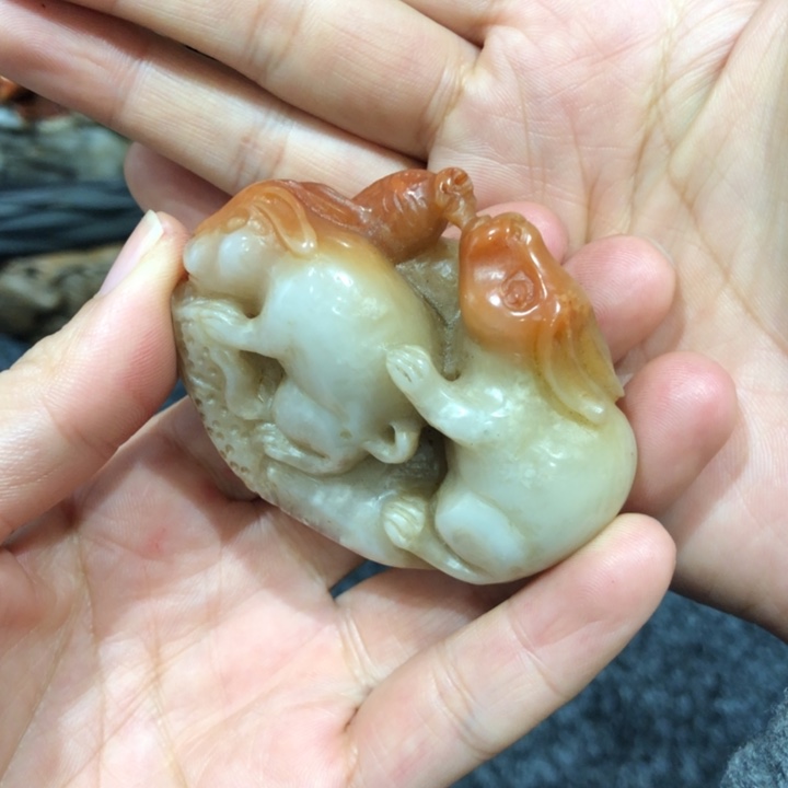 寿山石印石半**语颁布老师的两个兔子