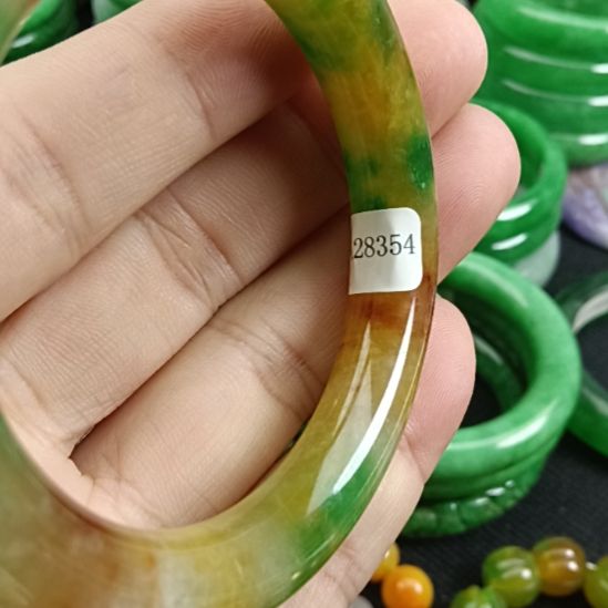 翡翠颈饰未镶嵌山*