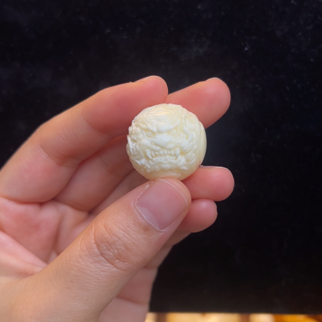 琥珀未镶嵌裸石瓷白浓蜡龙珠