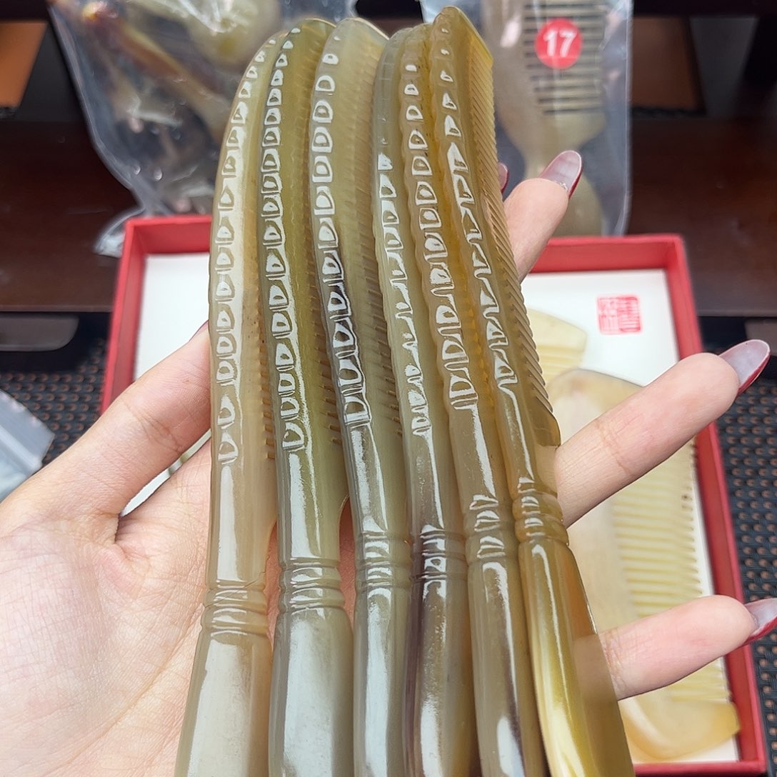 纯手工制作纯牛角梳子
