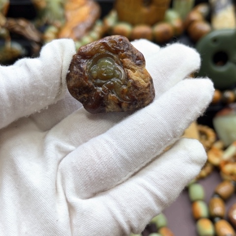 未镶嵌岫岩河磨玉（透闪石质玉）挂件