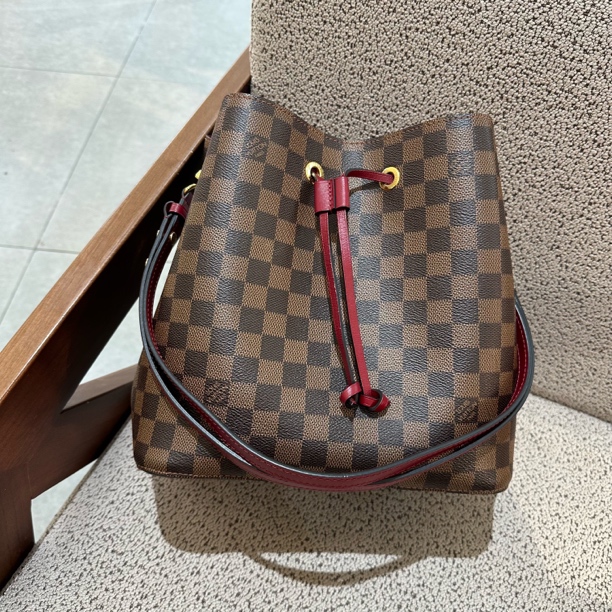 99新 LouisVuitton/路易威登 红色棋盘格桶包 US5942
