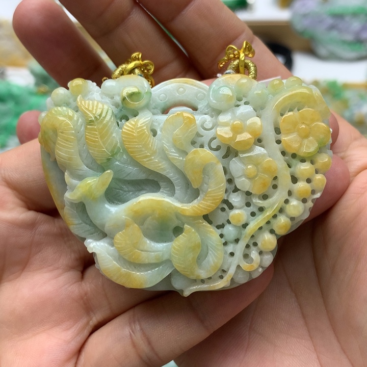 翡翠颈饰未镶嵌翡翠