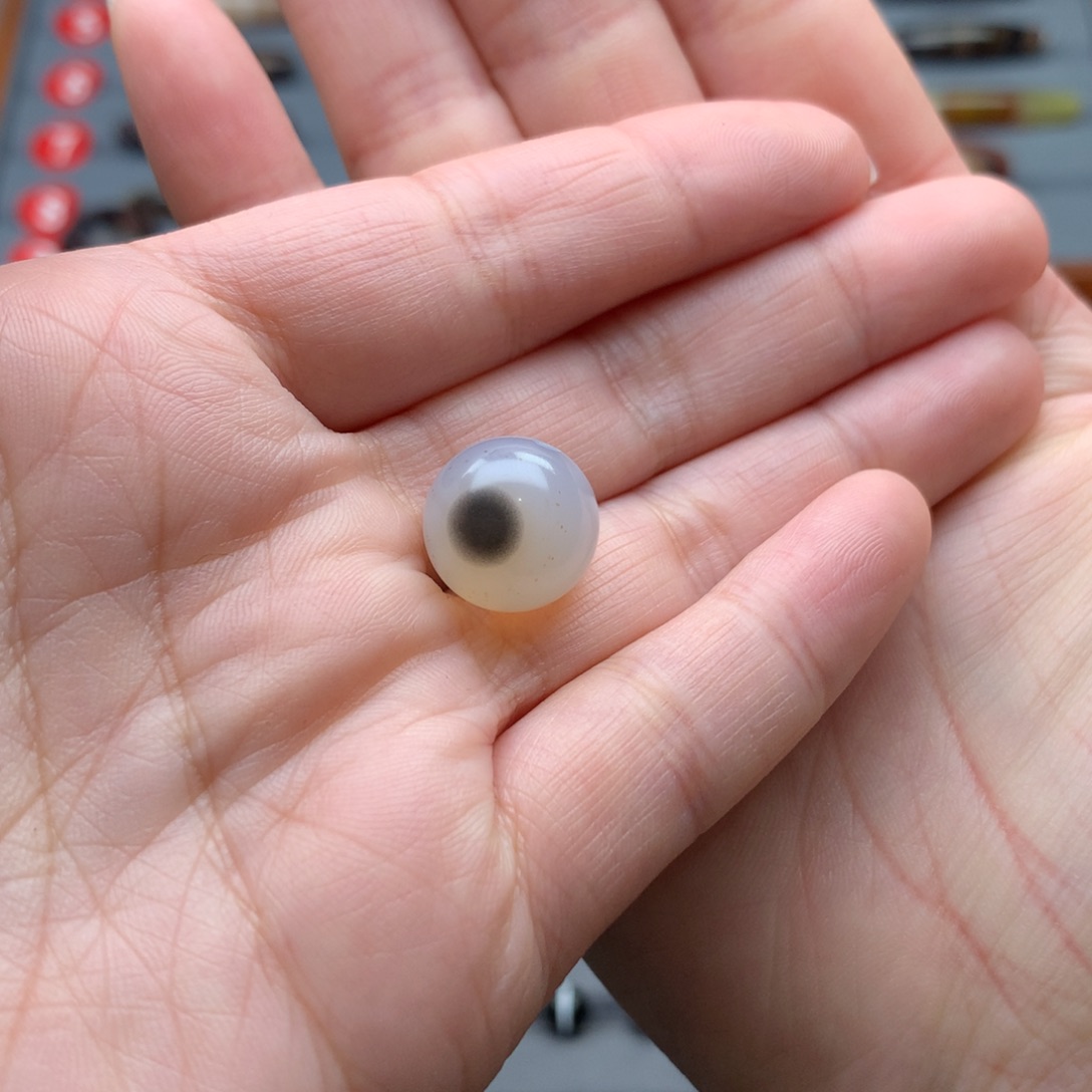 玛瑙/玉髓颈饰未镶嵌?