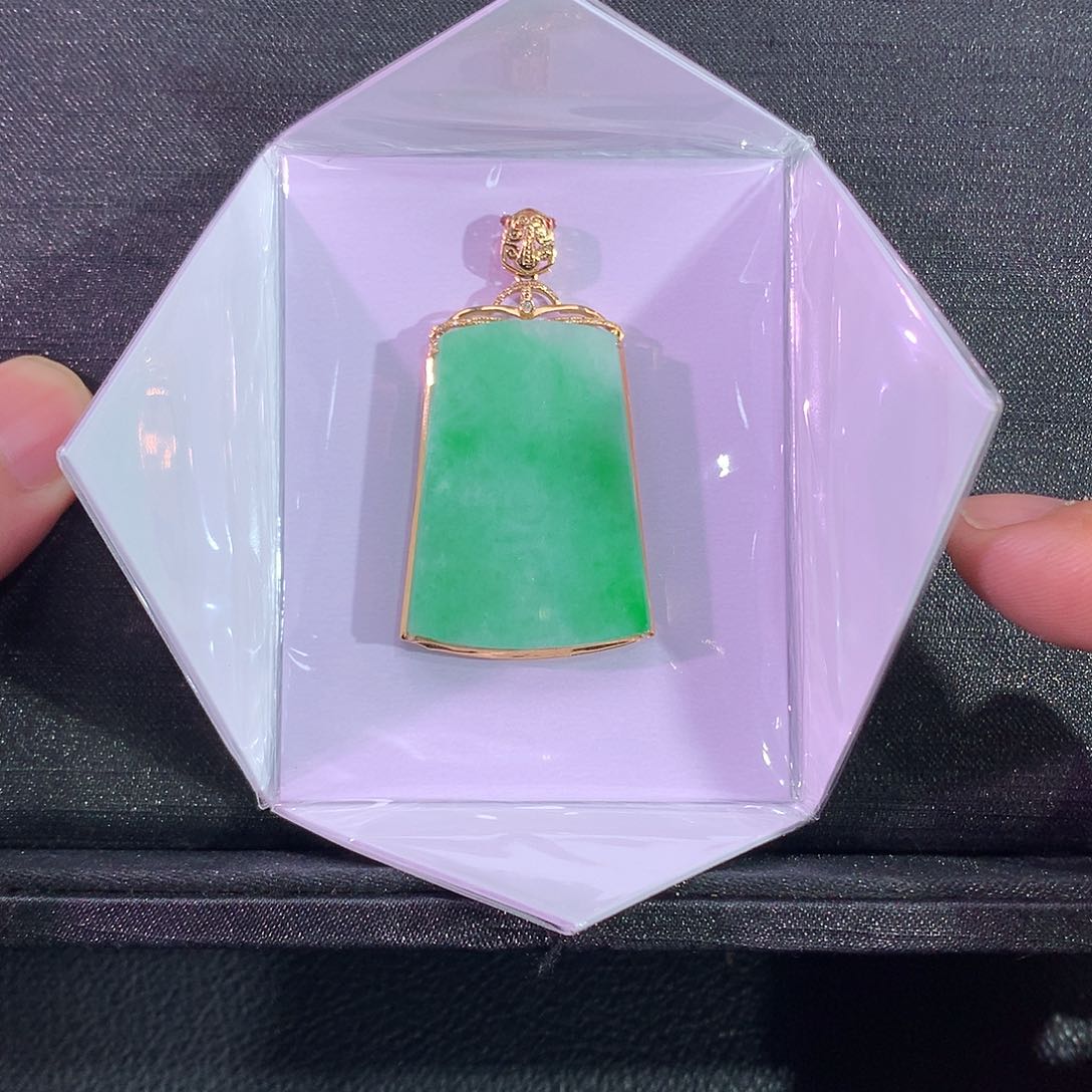 翡翠吊坠(赠链)18K金镶嵌