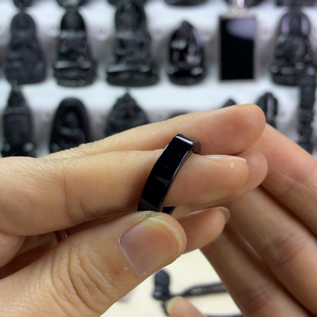 杜***清翡翠未镶嵌颈饰圈