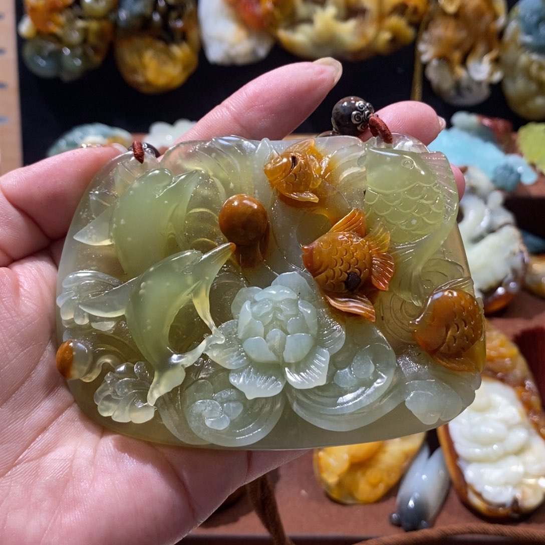 蛇纹石玉未镶嵌颈饰