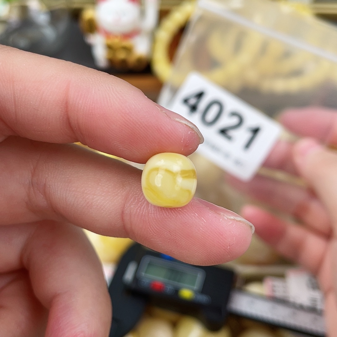 蜜蜡未镶嵌珠宝奇石10