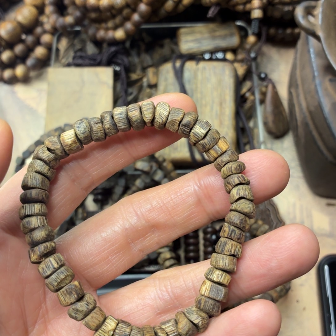 沉香沉香碎屑沉香碎屑壳子