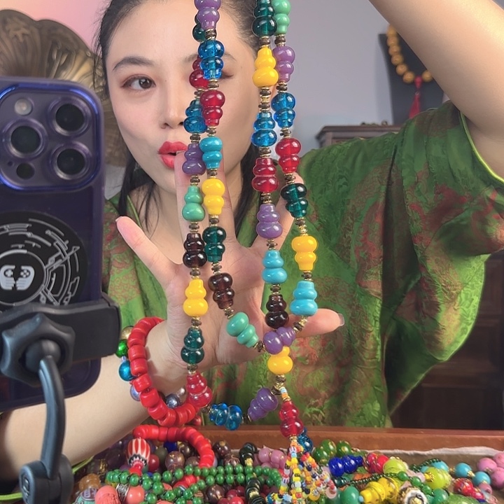 玻璃颈饰老琉璃的故事是一个人的