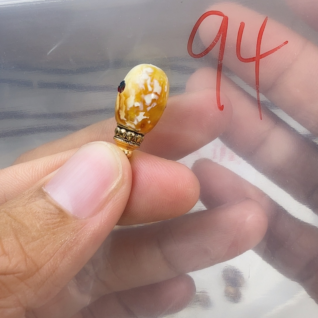 琥珀未镶嵌裸石琥珀