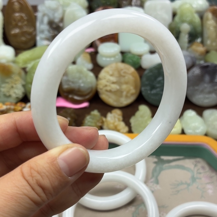 园****和田玉未镶嵌颈饰