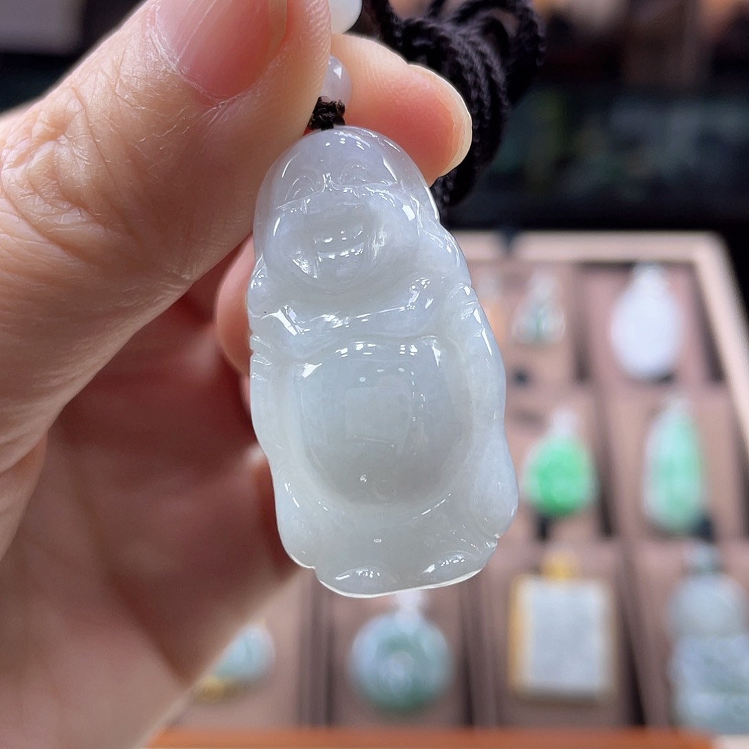 翡翠颈饰未镶嵌站佛
