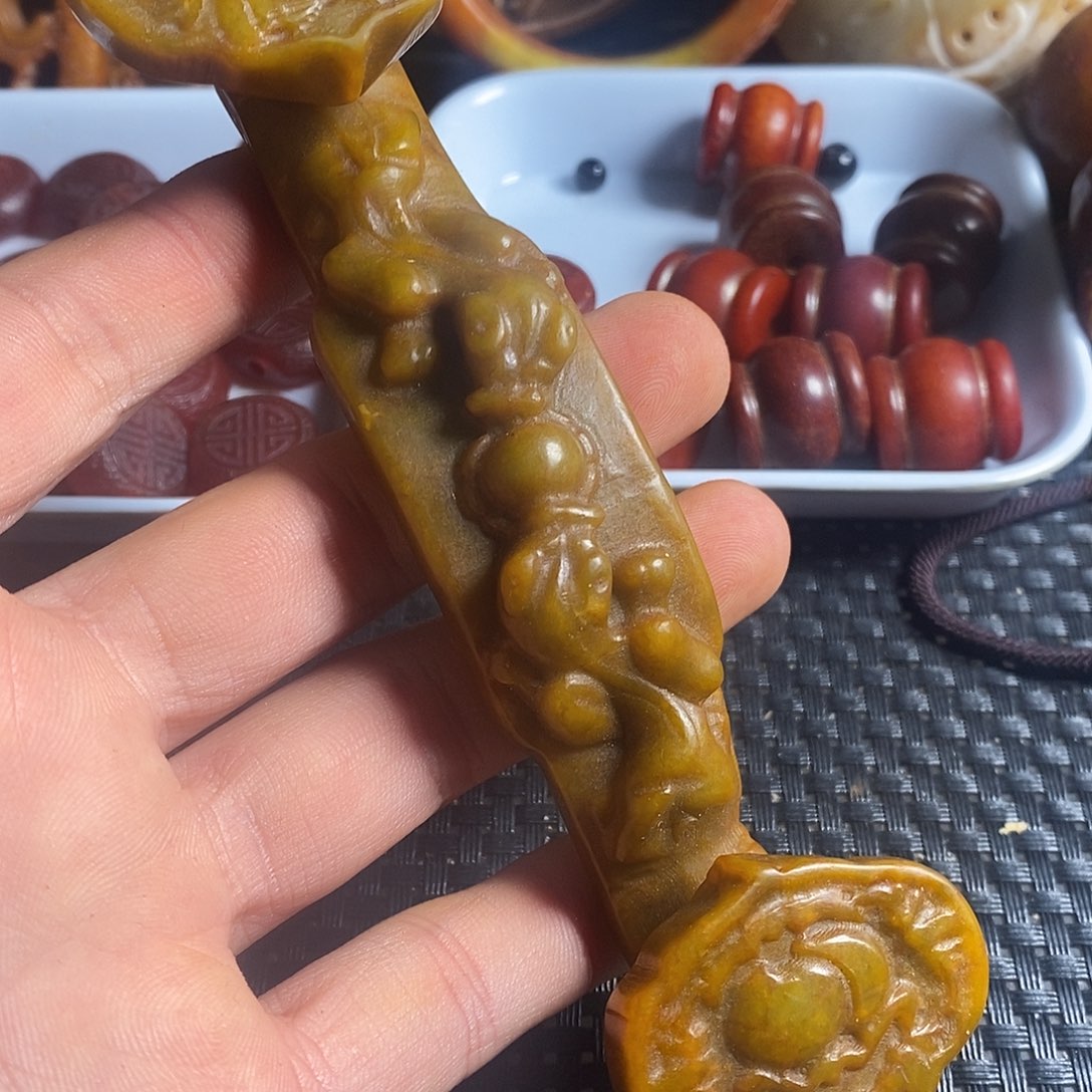 岫玉未镶嵌珠宝奇石