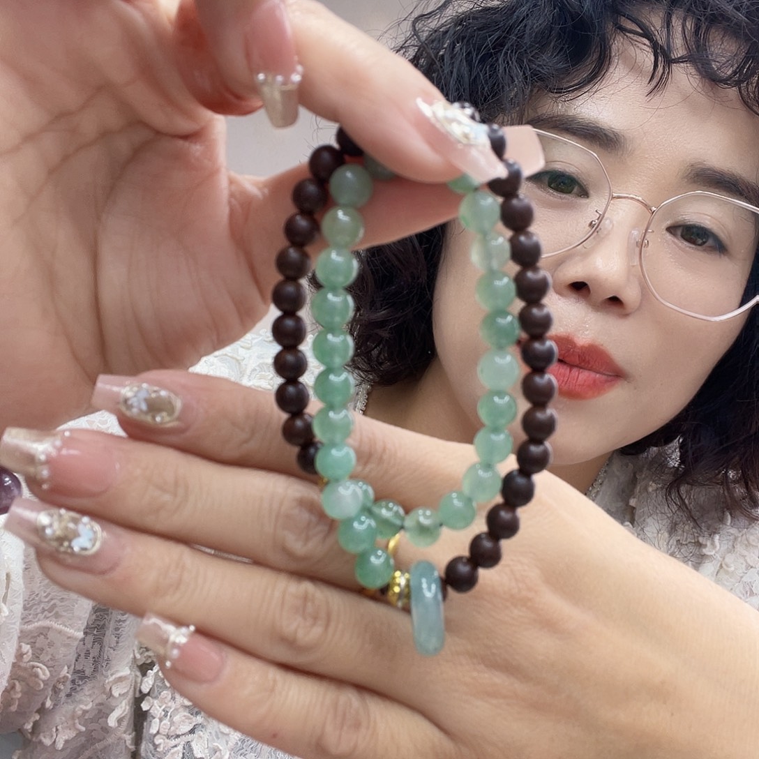 温***柔石英岩玉未镶嵌珠宝奇石