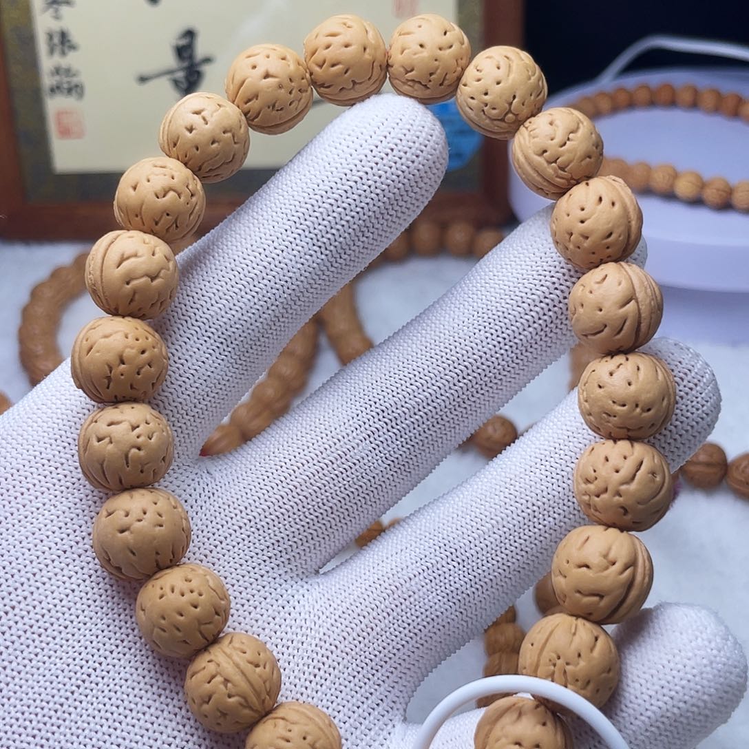 核桃木/黑胡桃（胡桃木）13野生桃核手持