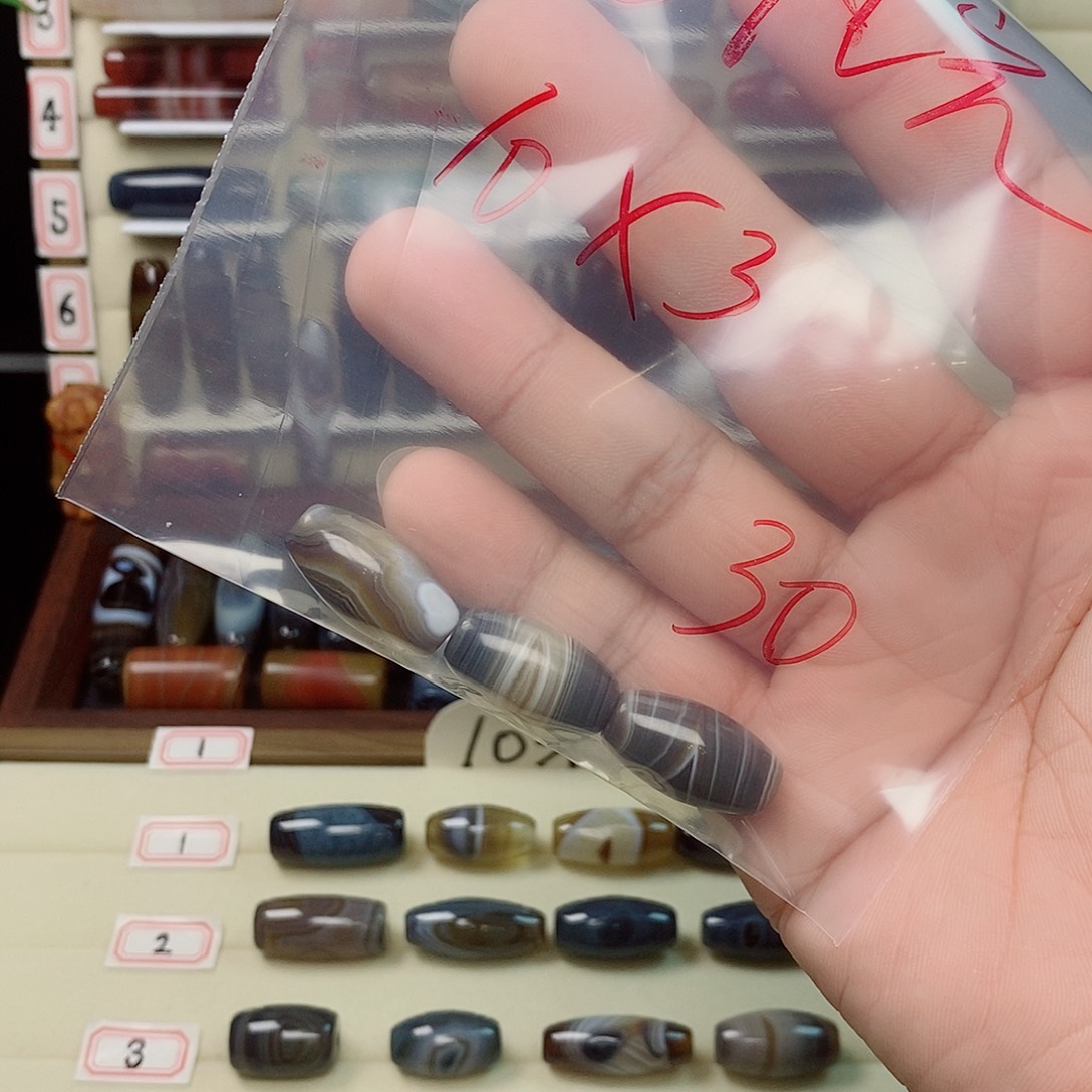 孔***光玛瑙/玉髓未镶嵌颈饰