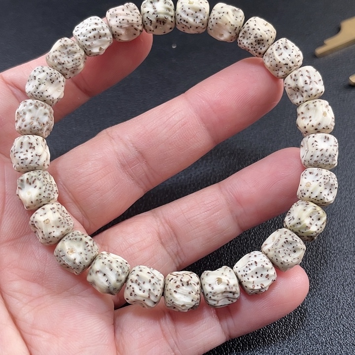 吊坠星月菩提雕刻拉丝无相手串