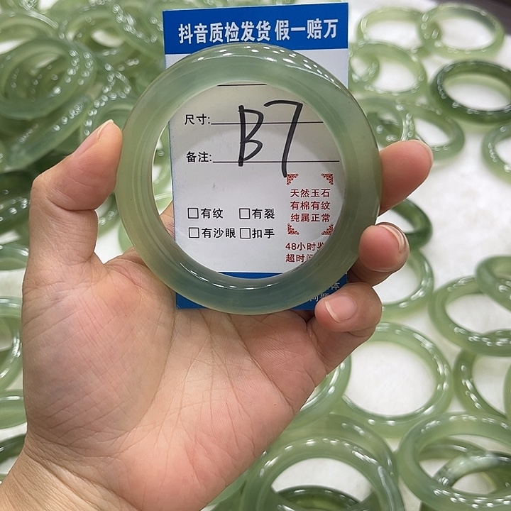 余***笙蛇纹石玉未镶嵌手镯