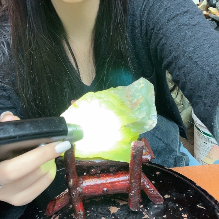 蛇纹石玉原石未镶嵌2