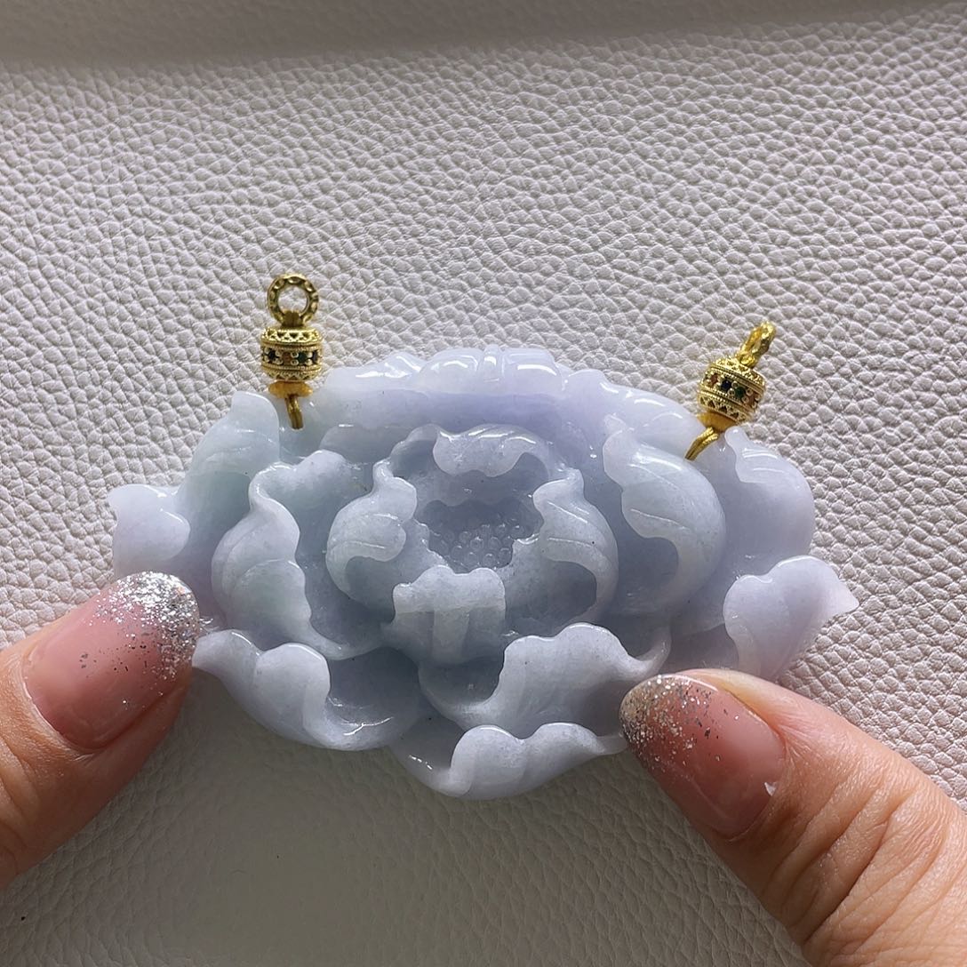 翡翠未镶嵌颈饰紫花朵