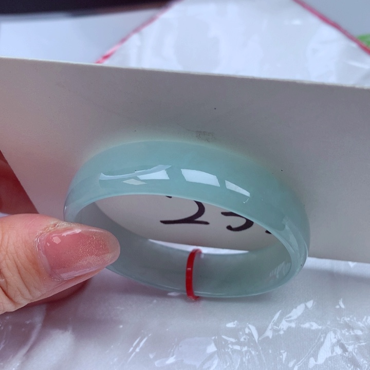翡翠手镯未镶嵌翡翠