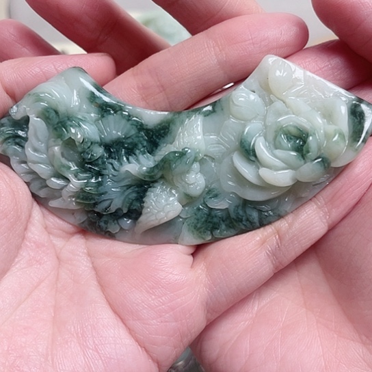 透闪石-蛇纹石玉颈饰未镶嵌鳯*