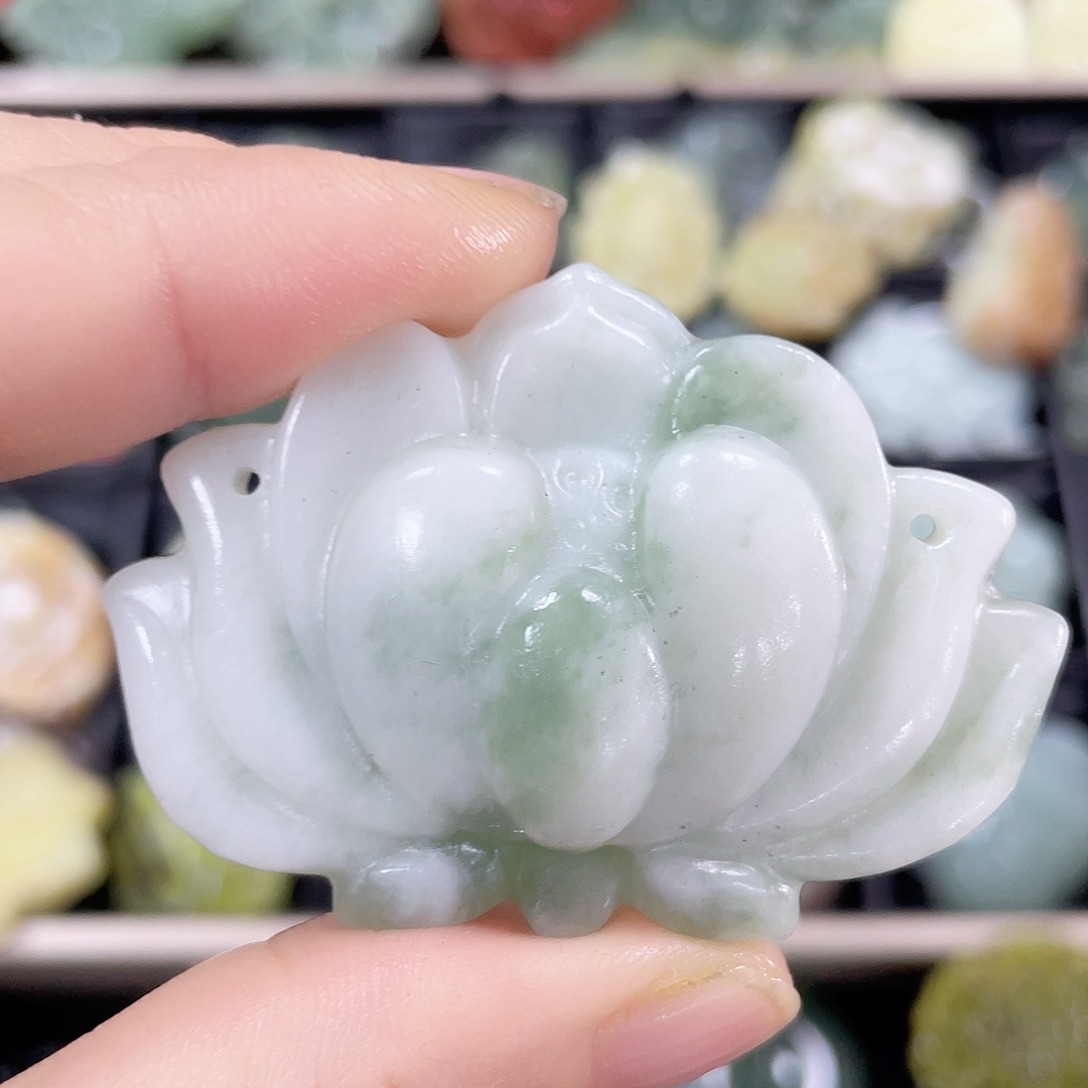 蛇纹石玉颈饰合金