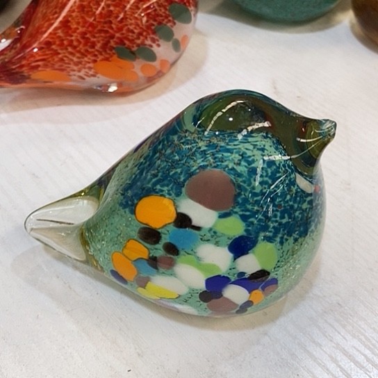 琉璃花瓶高7厘米宽6厘米