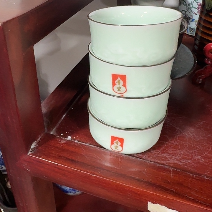 主人杯一个，瓷。。。