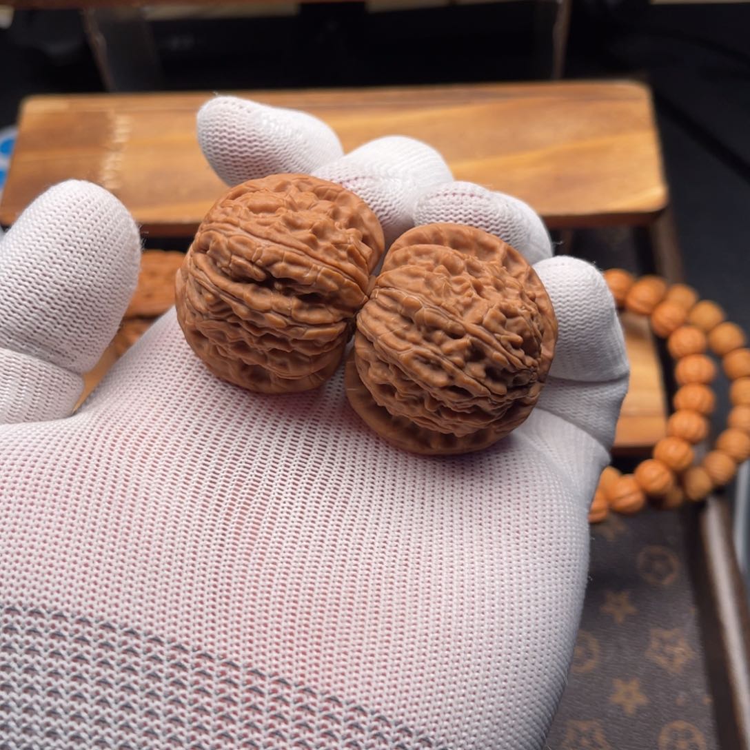 文玩核桃把件m****生文玩核桃白狮子