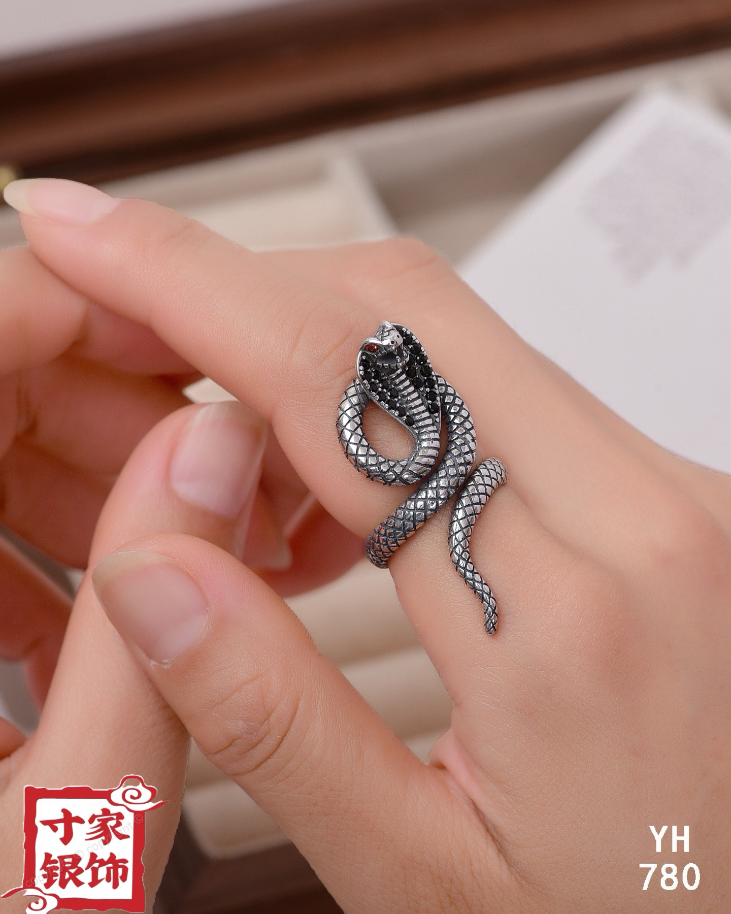 925银银制品 纯银925蛇戒指  蛇年带蛇戒 寸家银饰