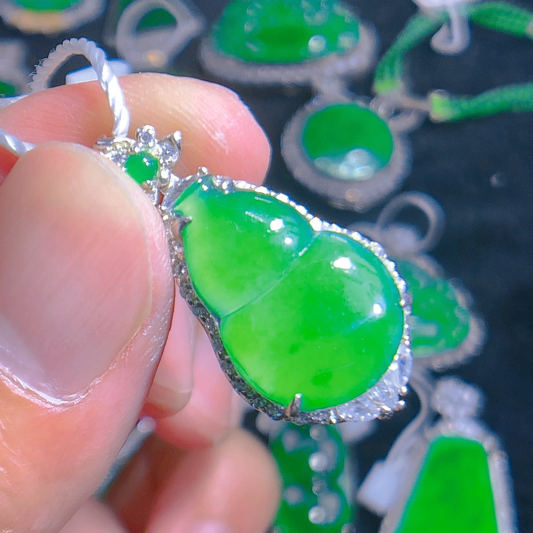 翡翠颈饰银S925镶嵌吊坠