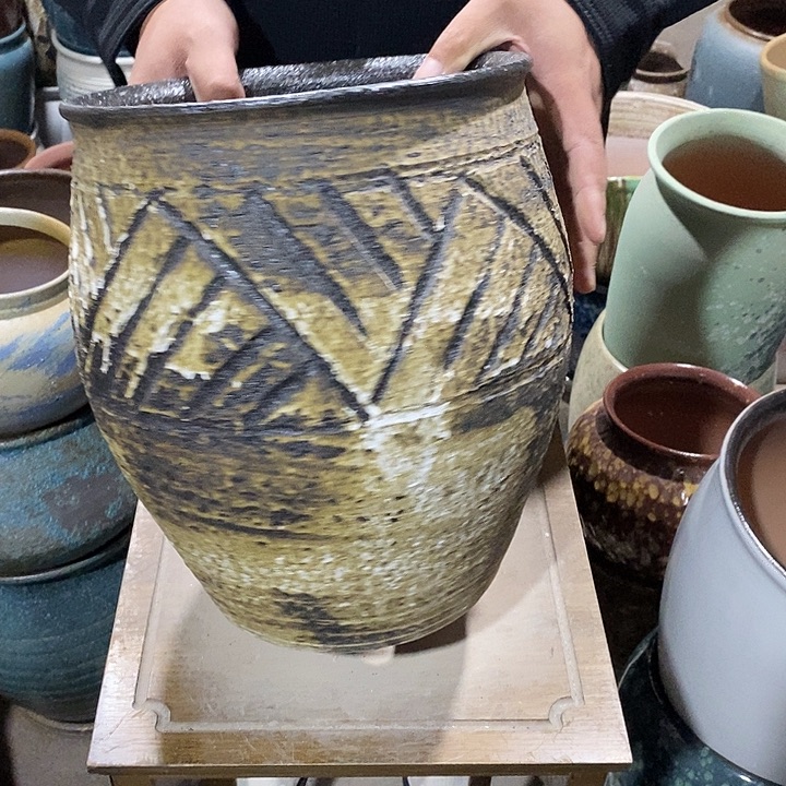 花盆紫砂口24高度30黑茶………