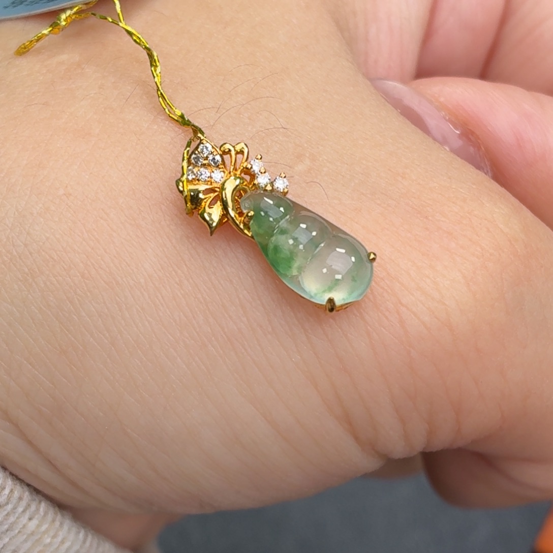 翡翠18K金镶嵌颈饰