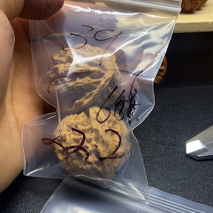 ~***~核桃六十六号文玩