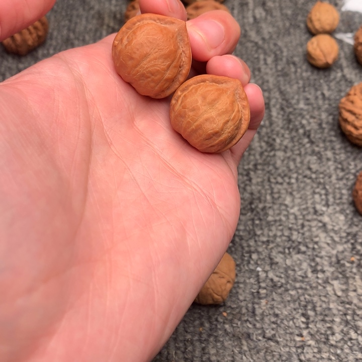 吊坠文玩核桃寿桃。             