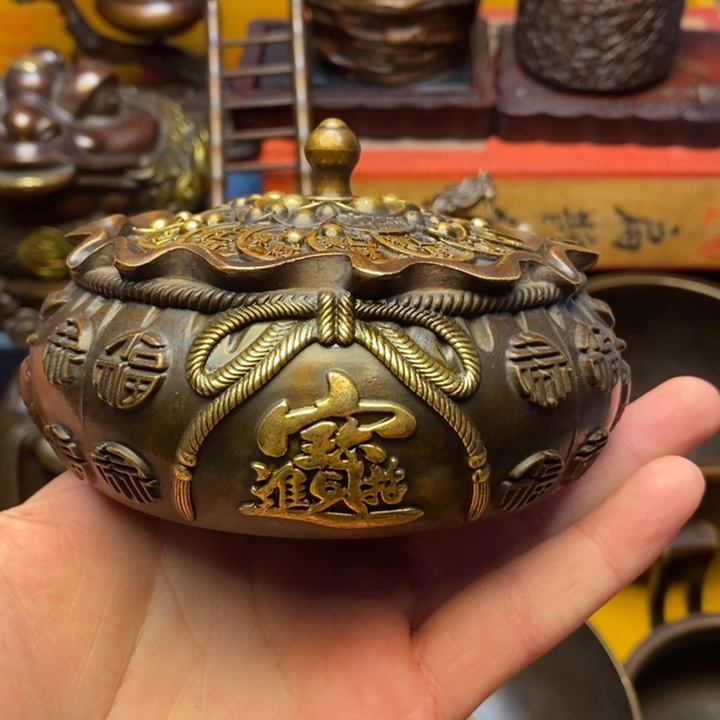 铜器摆件做工精良