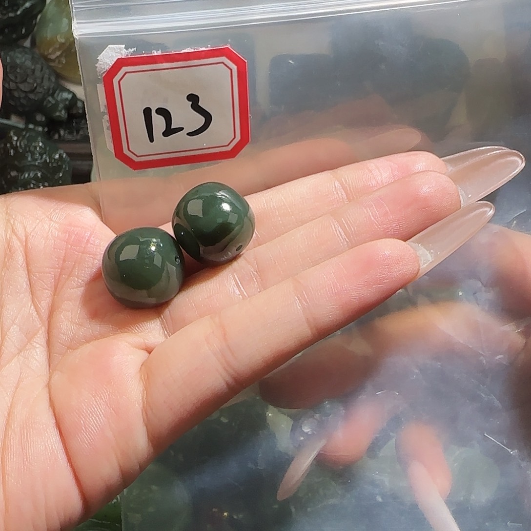 l***n和田玉未镶嵌珠宝半成品