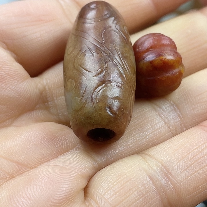 顺***子和田玉未镶嵌颈饰