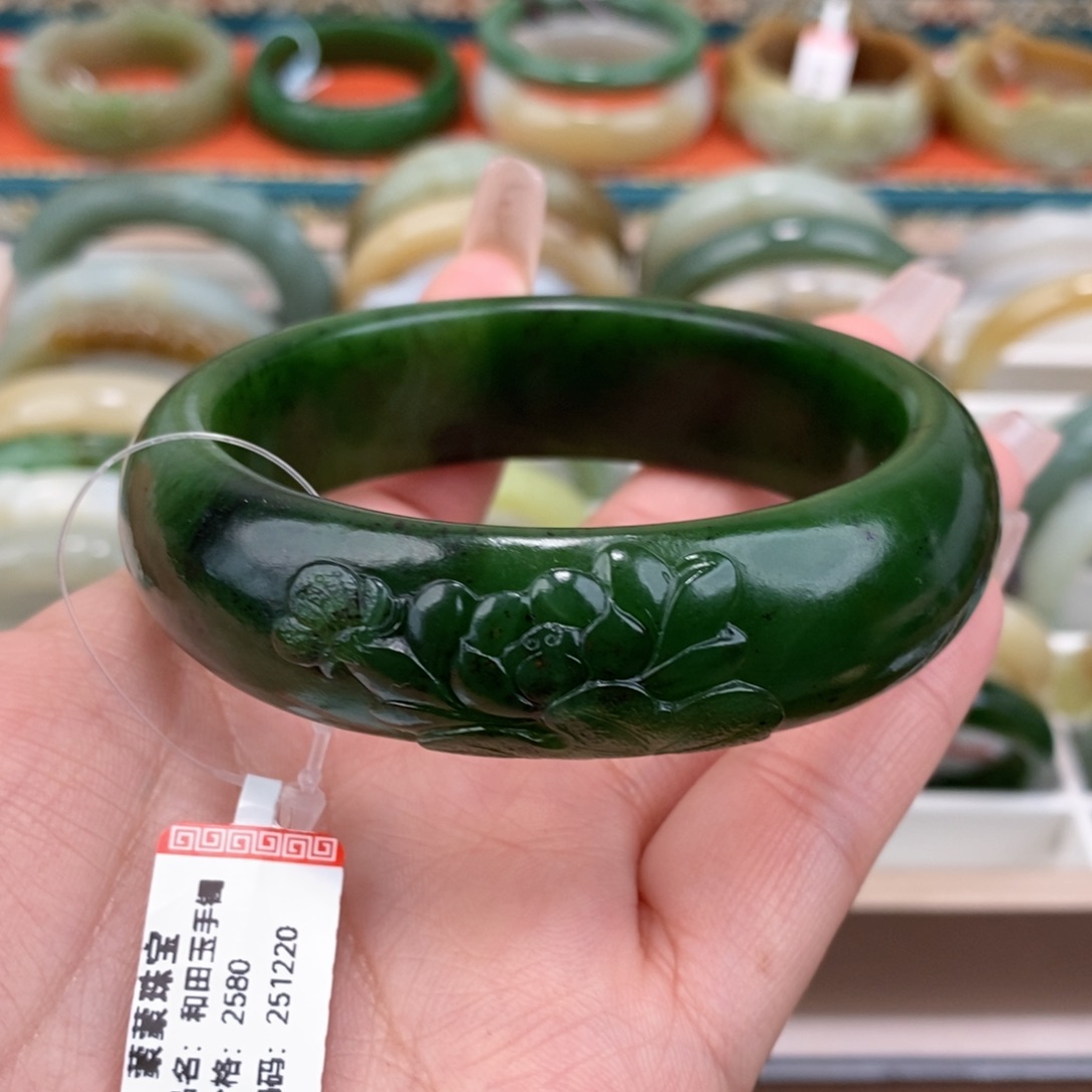 大***鱼和田玉未镶嵌手镯62