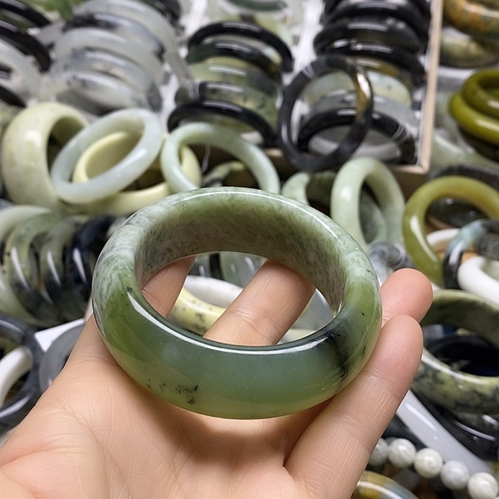 蛇纹石玉未镶嵌手镯