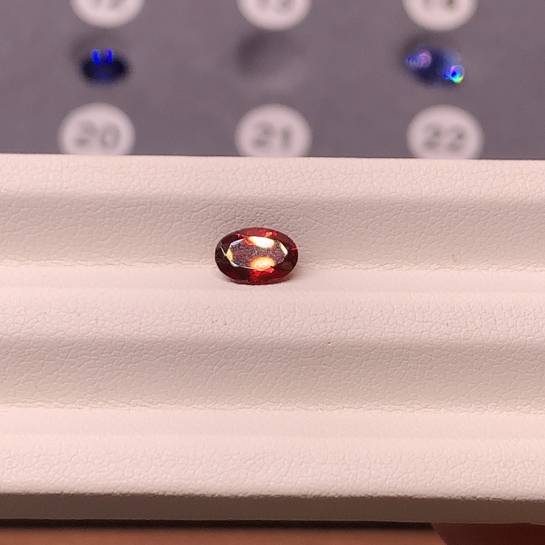 未镶嵌石榴石裸石1克拉石榴石