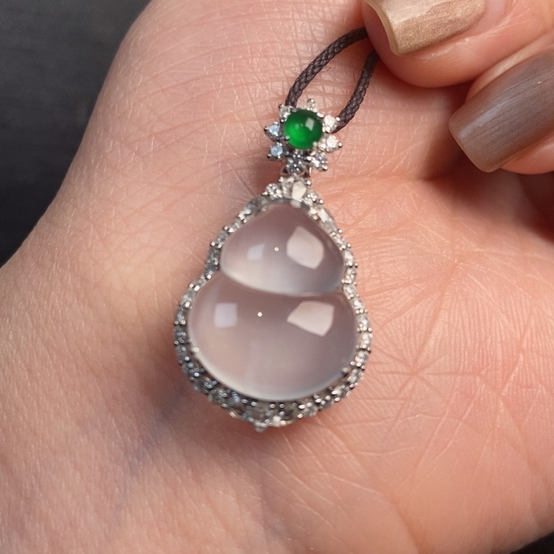 翡翠颈饰18K金镶嵌翡翠葫芦吊坠