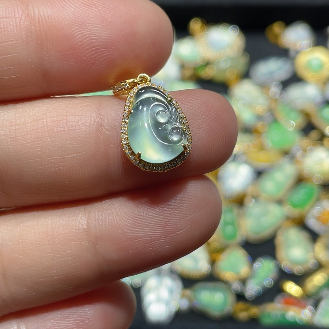 翡翠颈饰18K金镶嵌梦*?