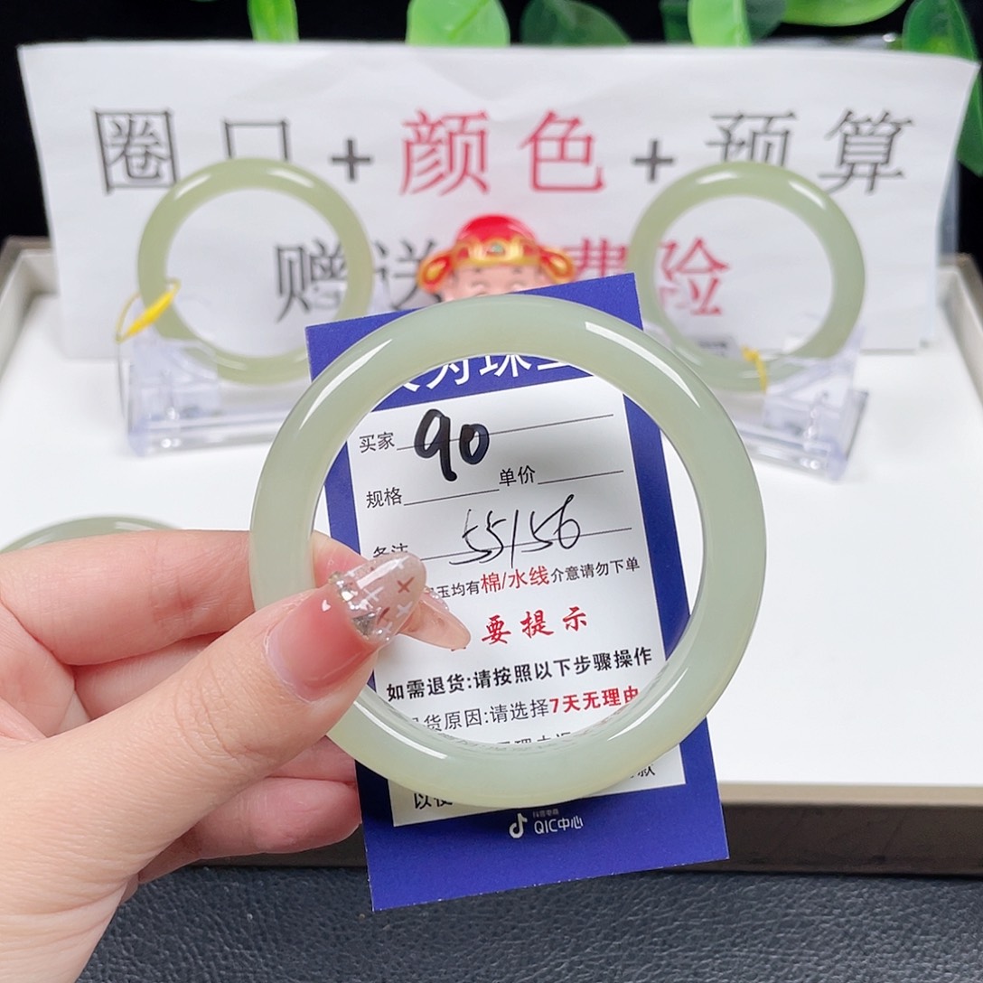 和田玉手镯未镶嵌小**姐