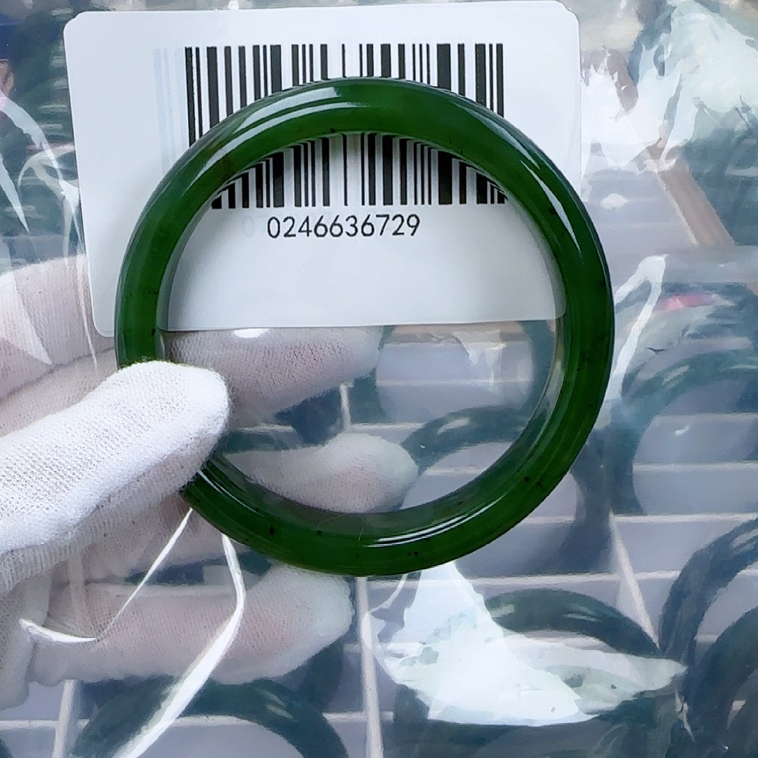 和田玉（碧玉）手镯未镶嵌61微瑕