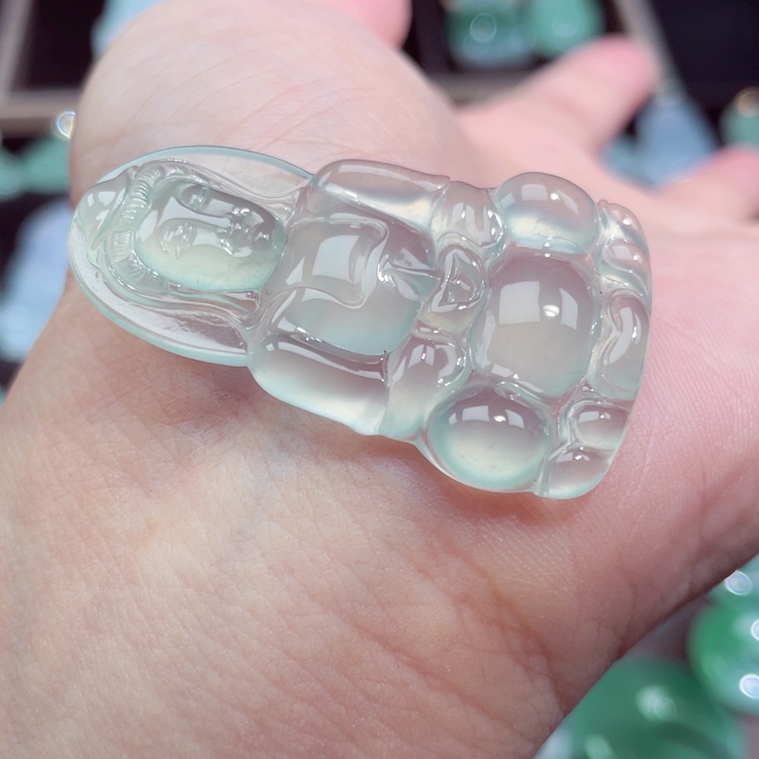 颈饰未镶嵌翡翠观音