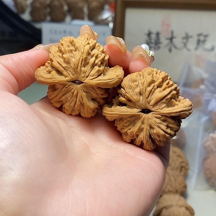 文玩核桃吊坠43麦虎