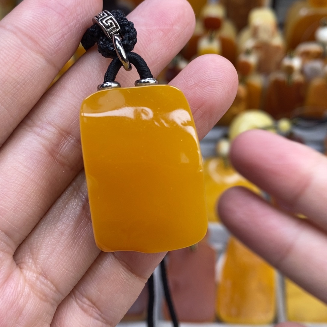 蜜蜡未镶嵌珠宝奇石